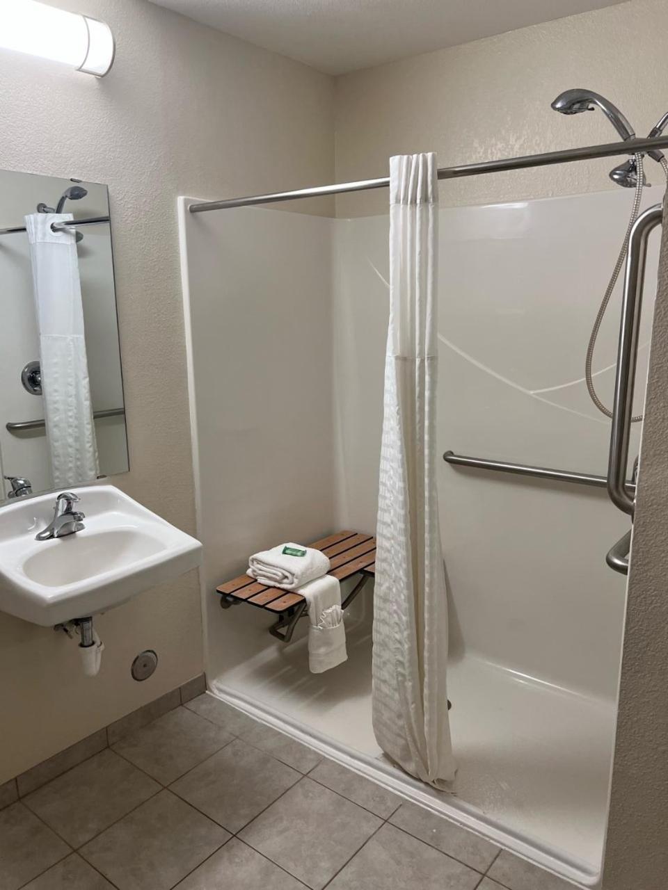 Grandstay Hotel & Suites Becker Buitenkant foto